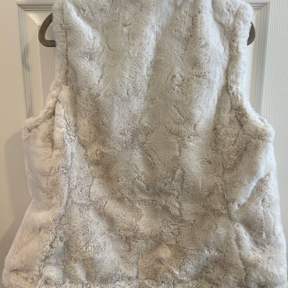 Nicole Miller White Faux Fur Vest/Reversible - Picture 4 of 8